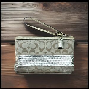 COACH Signature Light Khaki & Gold Sequin Stripe Wristlet F46160 Logo Monogram